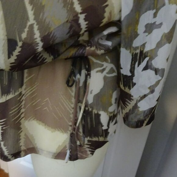 Chico's Lg Polyester Floral Sheer Pullover Blouse with 3/4 Sleeves and Beading - Picture 8 of 9